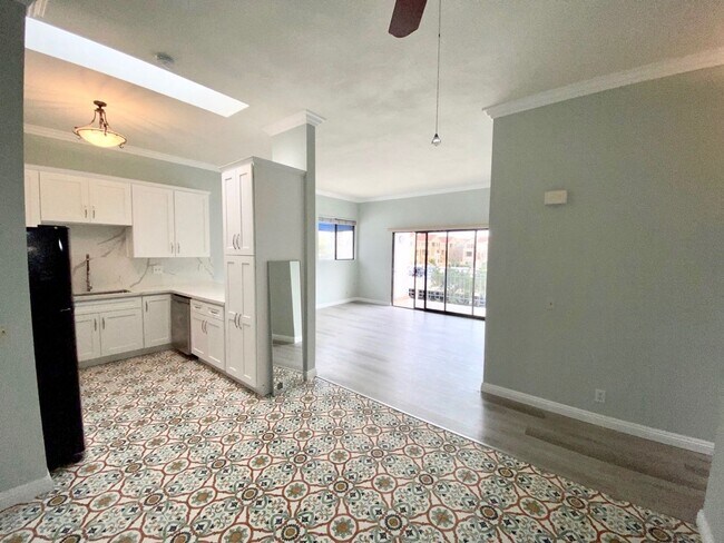 Building Photo - FOR RENT 2BR/2BA 900 SF Charming Renovated Condo In UTC