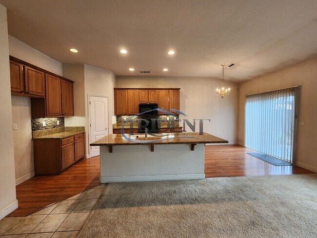 Building Photo - 4 bedroom 2 bath locaded in a cultisac