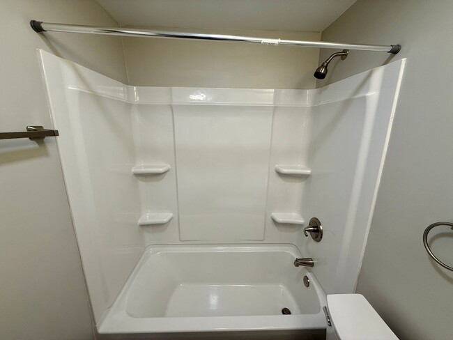 Building Photo - 4421 Primrose Ln