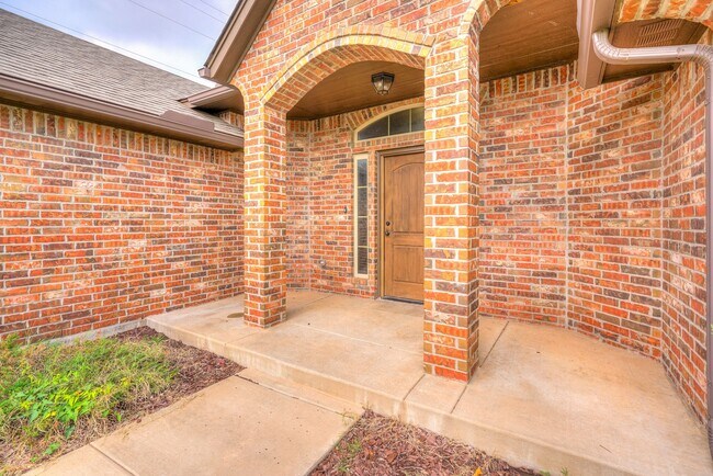 Building Photo - AVAILABLE THE END OF APRIL! 3 OR 4 BDRM, 2 BATHRM, 2 CAR & STORM SHELTER