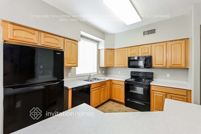 Building Photo - 606 W McRae Dr