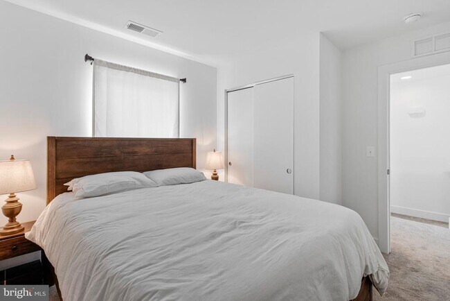 Building Photo - 40 Mural Walk NE