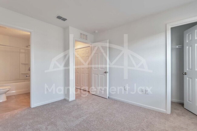Building Photo - 8356 Zenith Cir