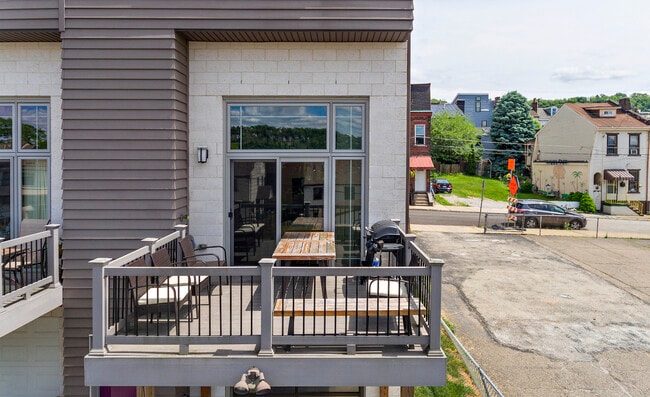 Building Photo - 3433 Ligonier St