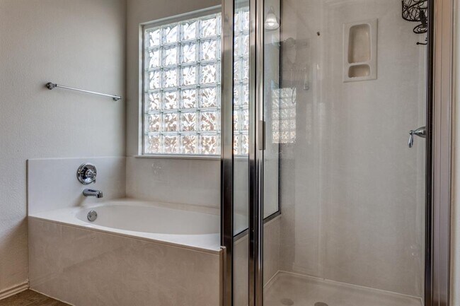 Building Photo - 10300 Laredo Dr