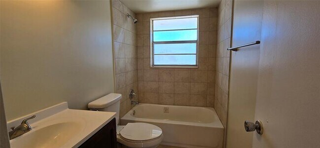 Building Photo - 7305 NW 5th Ct