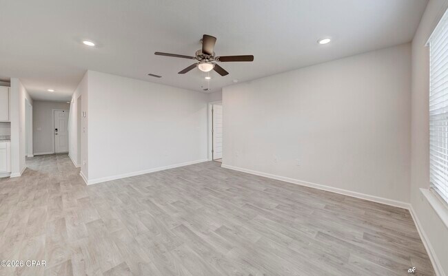 Building Photo - 4060 Silver Spur Rd