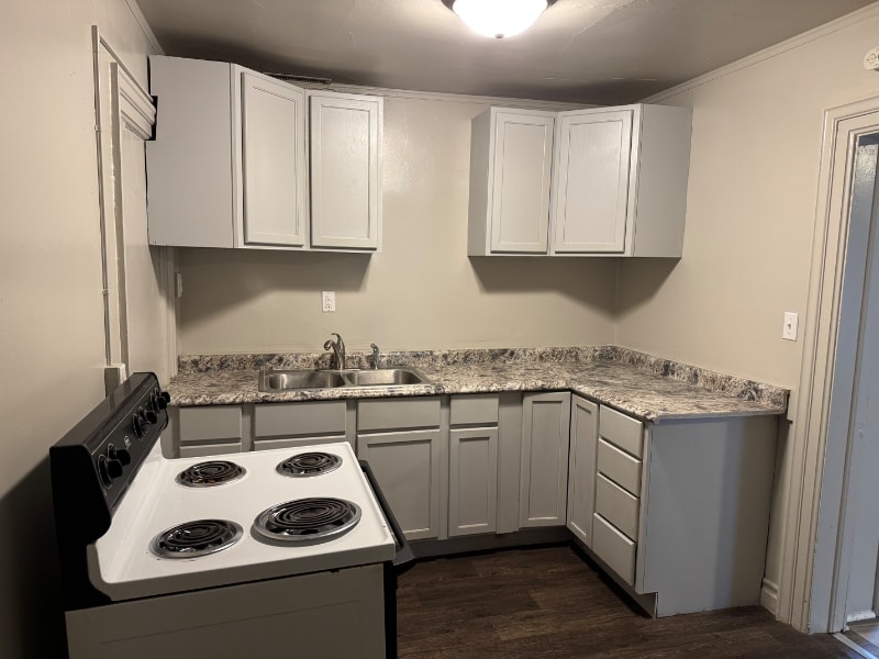 Building Photo - 119 S Elm Ave