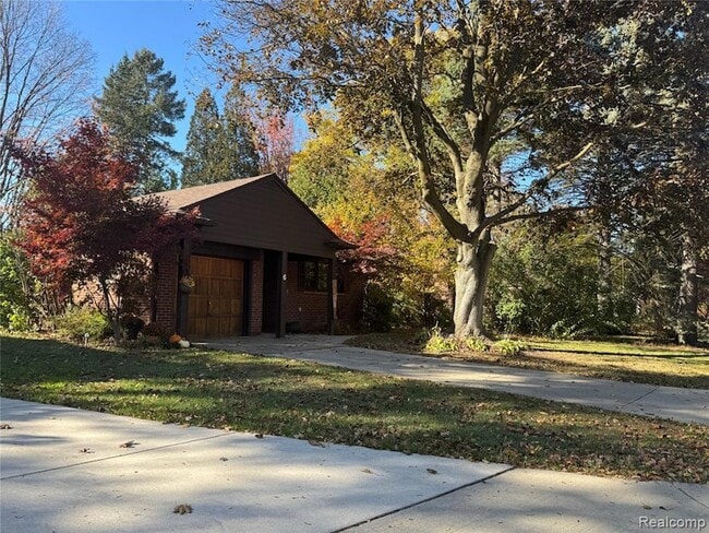 Building Photo - 6 Danvers Ln