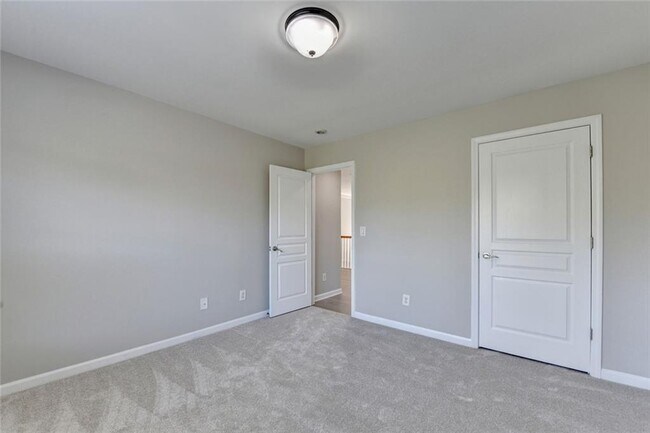 Building Photo - 4805 Shelbourne Dr