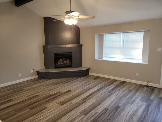 Building Photo - 13923 Ivymount Dr