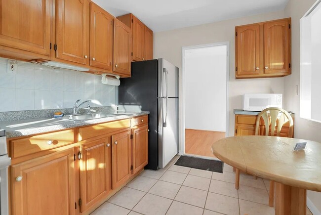 Spacious 1 Bedroom 1 Bathroom Available - Spacious 1 Bedroom 1 Bathroom  Available