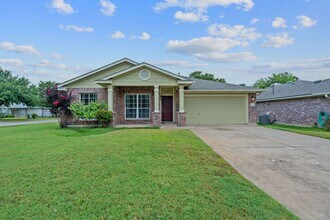 Building Photo - Immaculate 3 Bedroom, 2 Bath Home on Corner Lot in Cedar Park