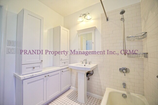 Building Photo - Available now!  3 Bedroom Gerstle Park home