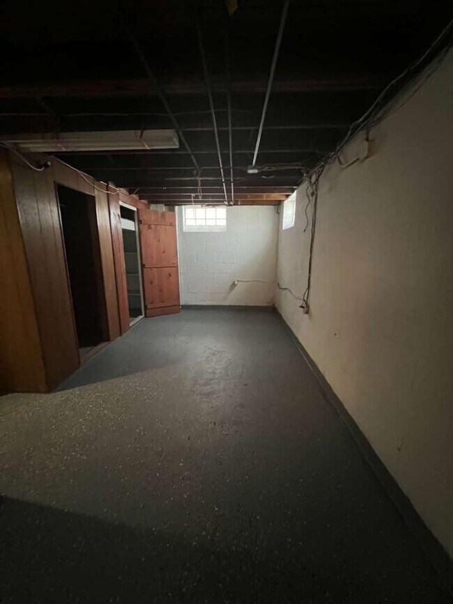 Building Photo - A Single family home with Garage in Garfield Heights
