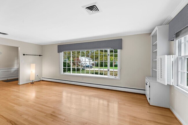 Building Photo - Updated Colonial Home in Westgage Neighbor...