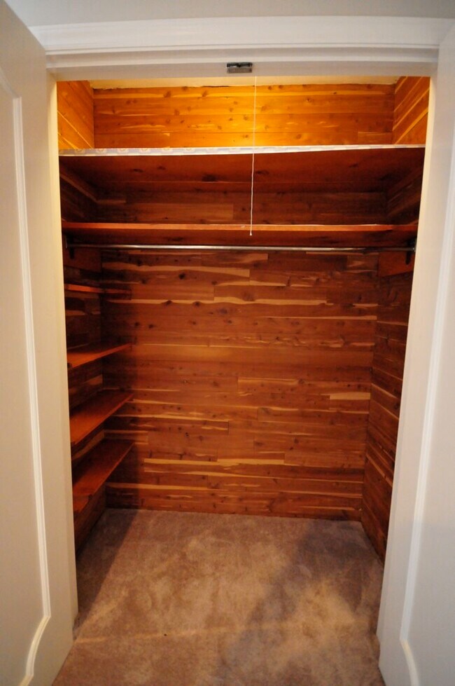 Building Photo - 5755 Doncaster Dr