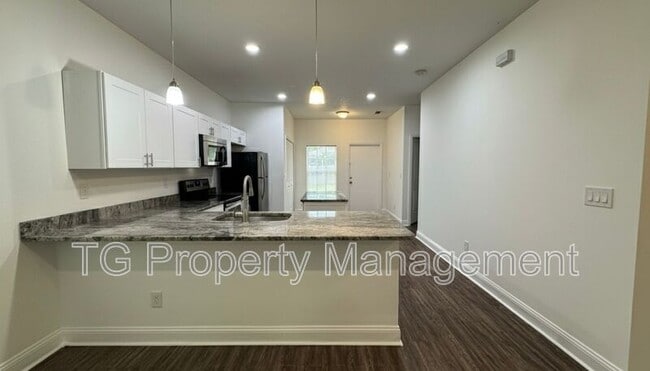 Building Photo - 6625 Osceola St