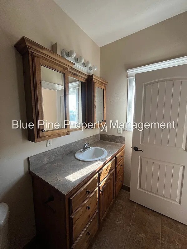 Building Photo - 2125 Saddle Ln