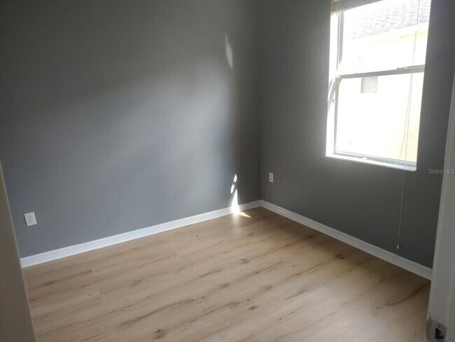 Building Photo - 2288 Grantham Ave