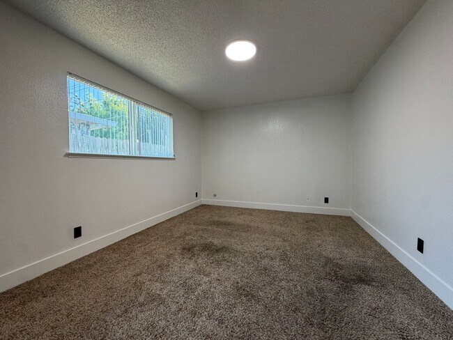 Building Photo - Fully Renovated 2-Bedroom Home with Spacious Backyard – Move-In Ready in Sacramento