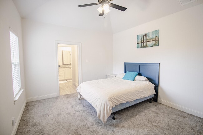 Building Photo - 1718 102nd St