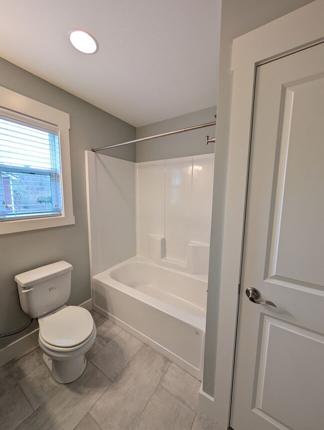 Building Photo - Long Term Rental -Oakley Area