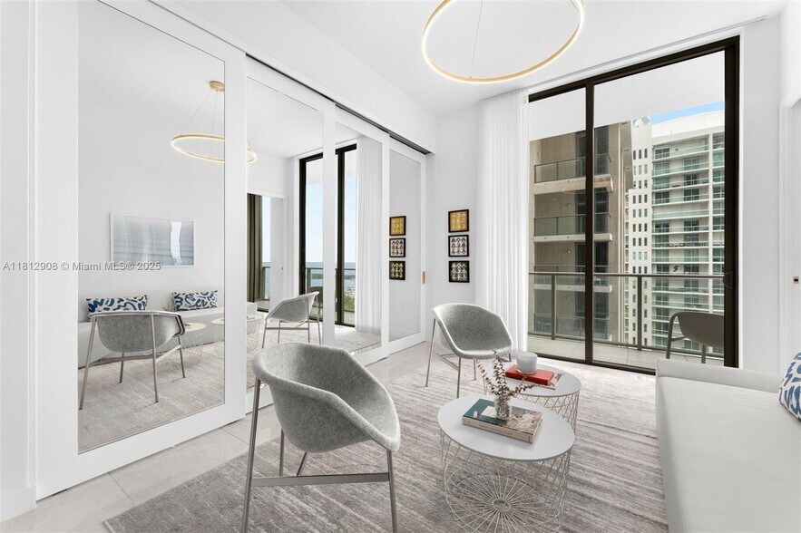 Building Photo - 2655 S Bayshore Dr