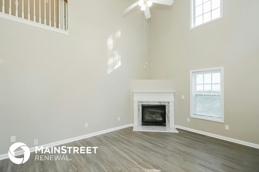 Building Photo - 8133 Green Garden Dr