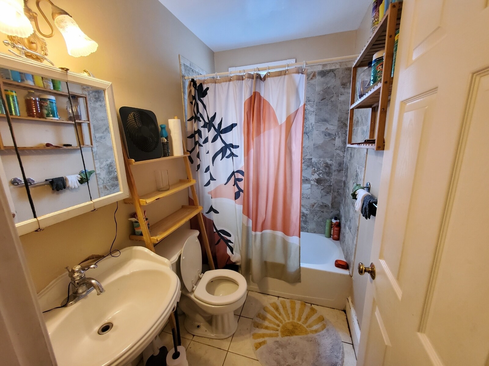 Bathroom (shared with one other woman) - 27 Q St NW