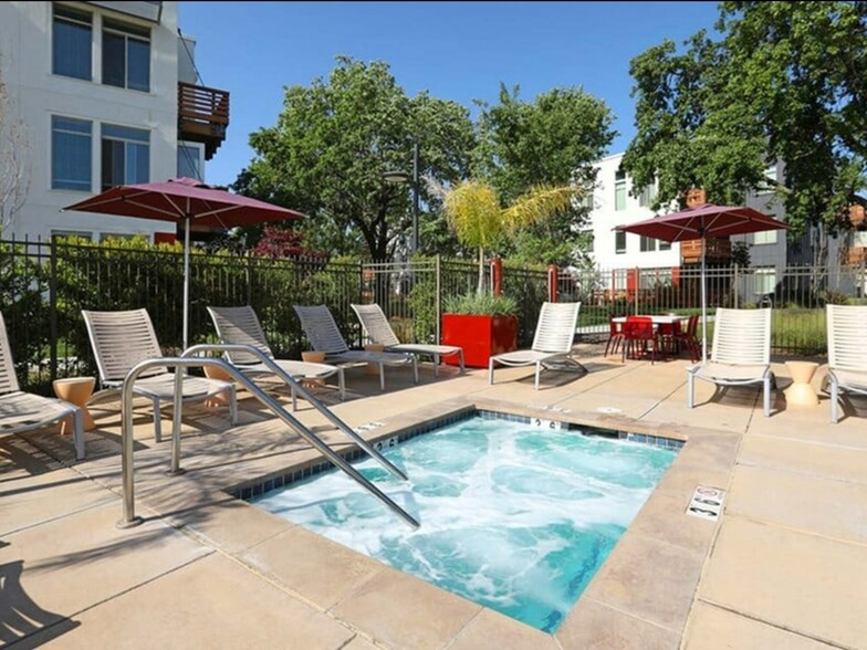 Spa & Sitting Area | Apartments in Santa Rosa, CA | Annadel Apartments - Annadel