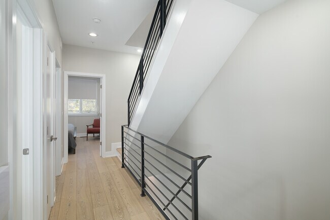 Building Photo - 1110 S 27th St