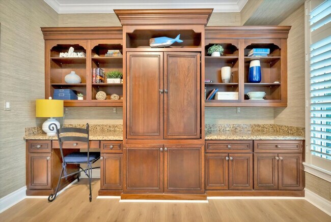 Building Photo - 6406 Gulf Dr