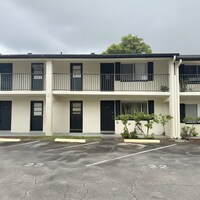 Building Photo - 2 N Fernwood Ave