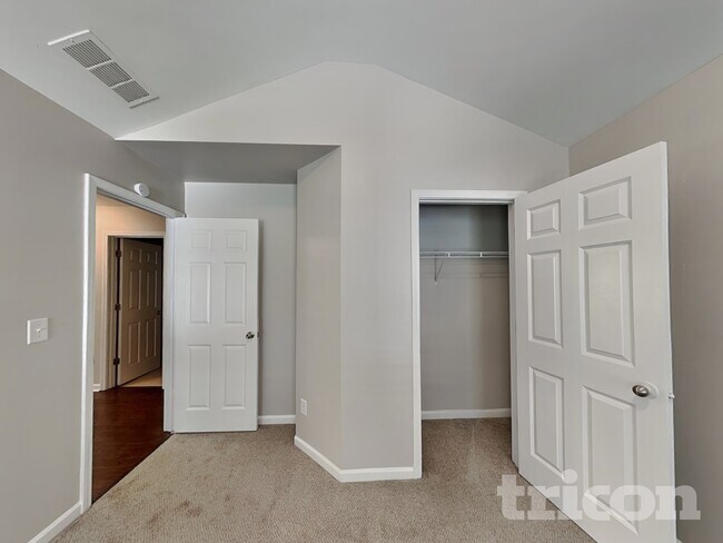 Building Photo - 5517 Village Trace