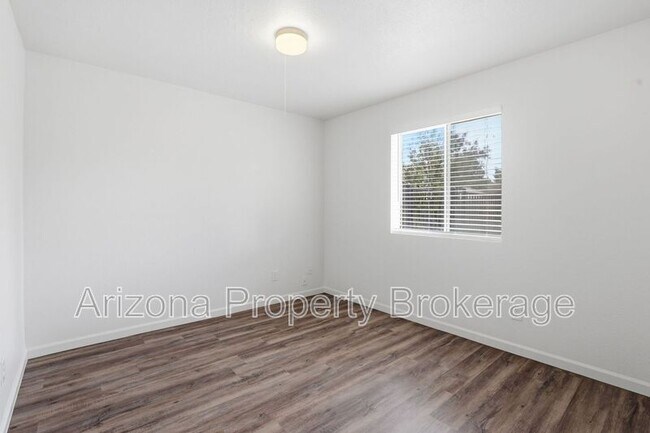 Building Photo - 3433 E Enid Ave