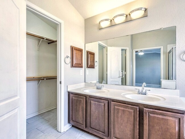 Building Photo - Comfortable 3BR / 2BA Home with Fireplace, Natural Light & Private Backyard