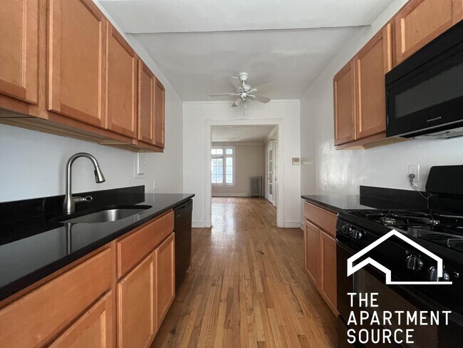 Building Photo - 909 Elmwood Ave