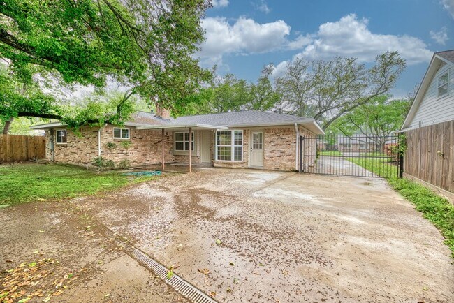 Building Photo - 5722 Cheltenham Dr
