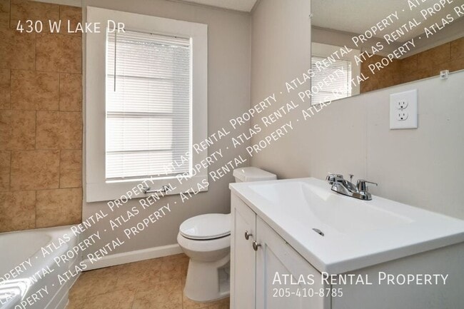 Building Photo - 430 W Lake Dr