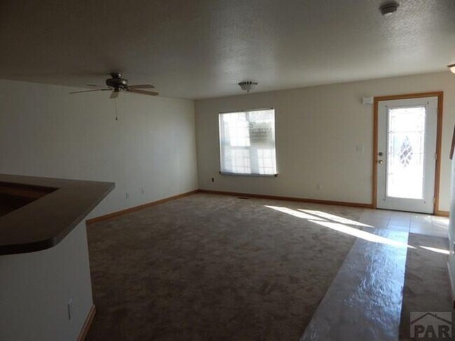 Building Photo - Mesa Vista Community 2BD/2.5BA Townhouse w...