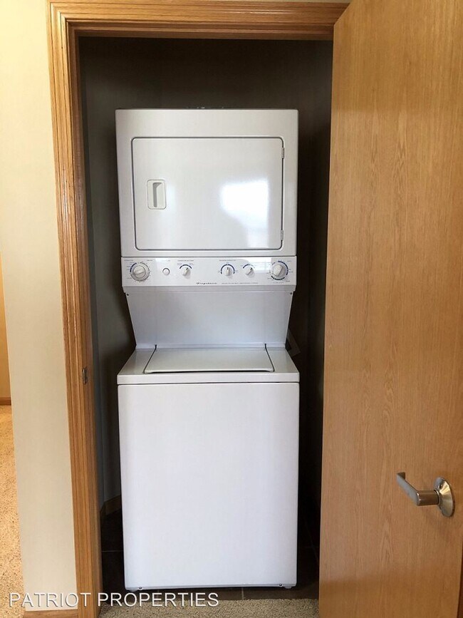 Building Photo - 155 Market St