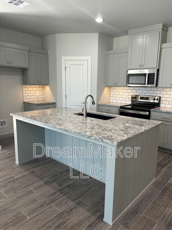 Building Photo - 1016 Varenna Ln