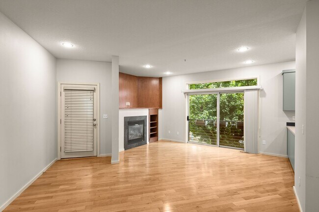 Building Photo - Beautiful 2 Bedroom Townhome in N Portland