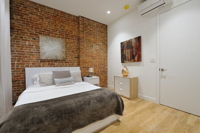 Building Photo - 353 W 46th St