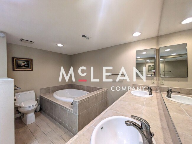 Building Photo - 2 Bedroom 2 Bathroom in South Palm Desert ...