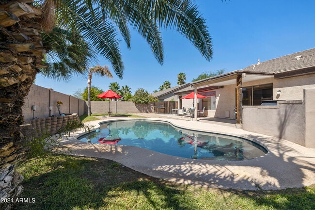 Building Photo - 6901 E Paradise Ln