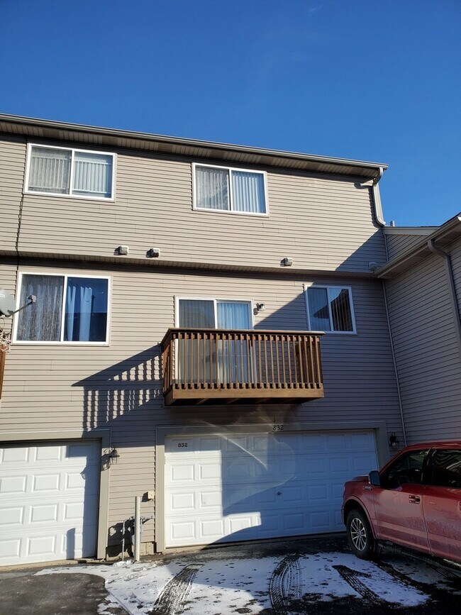 Building Photo - 832 Cherry Creek Dr