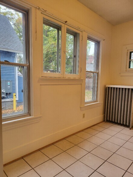 Building Photo - 46 Brighton St