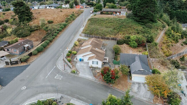 Building Photo - 4190 Hillside Ct